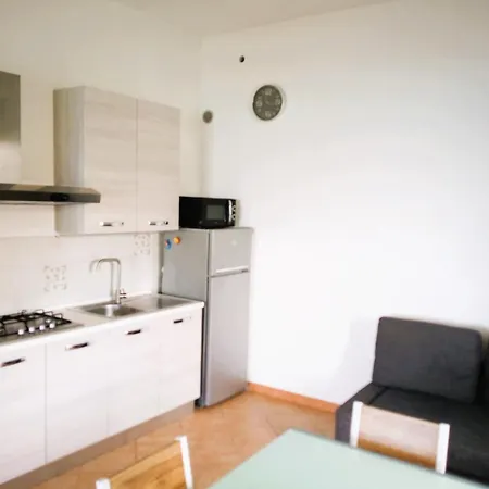 蓝色泻湖公寓 *